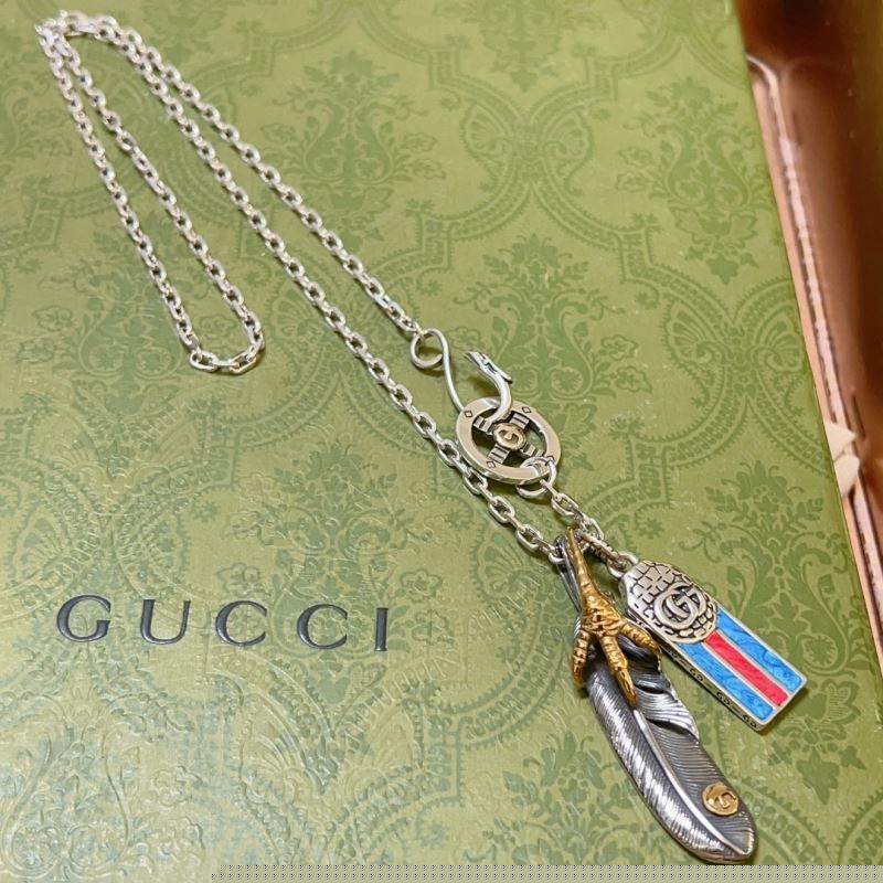 G*u*i necklaces